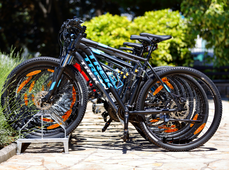mountainbikes bereit zur fahrt