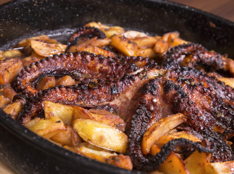 tradicionalna priprava hobotnice s krompirjem