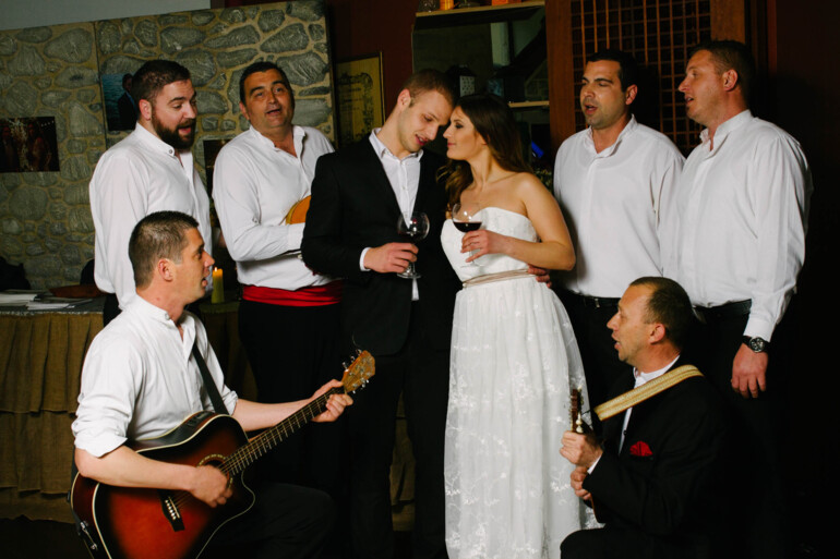 Live-Musikauftritt bei einer Hochzeit im Innenbereich