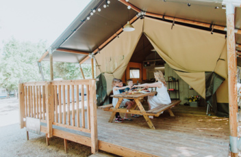 FIRST MINUTE GLAMPING TENT